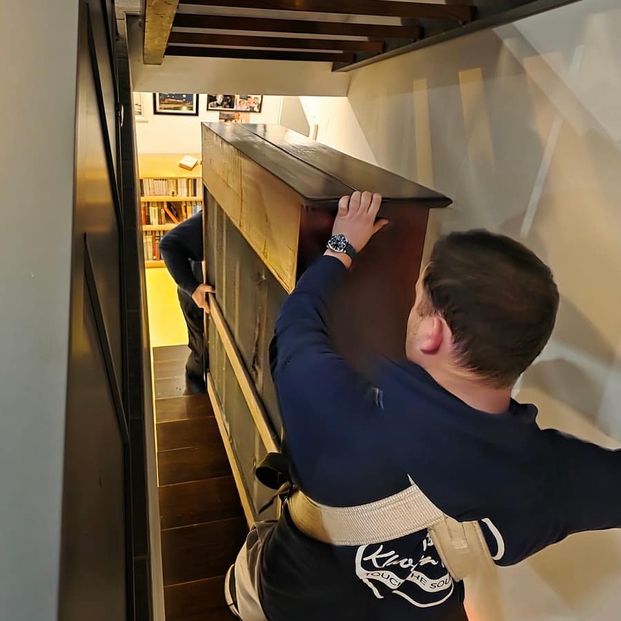 Klaviertransport Wien im engen Altbau mit professioneller Planung