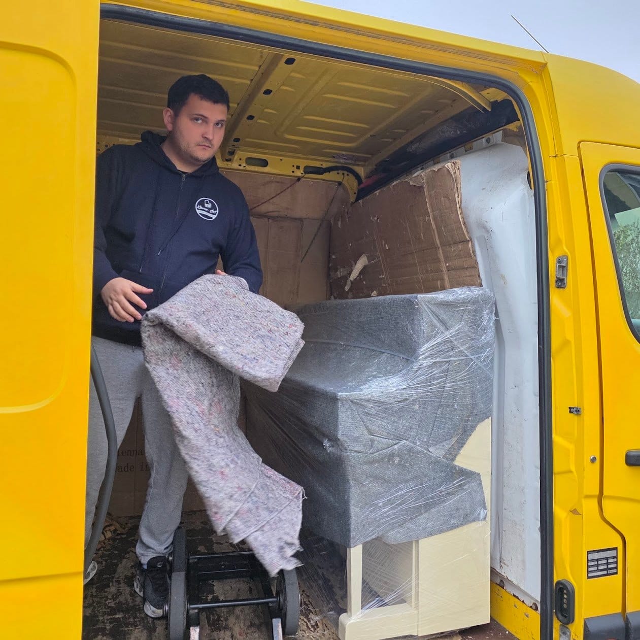 Piano transport St. Pölten: a piano wrapped in blankets and secured inside the van