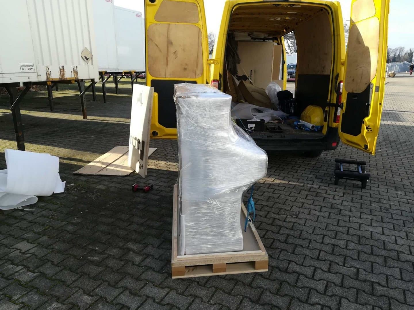 MK Klavier Art on the way to an international piano transport