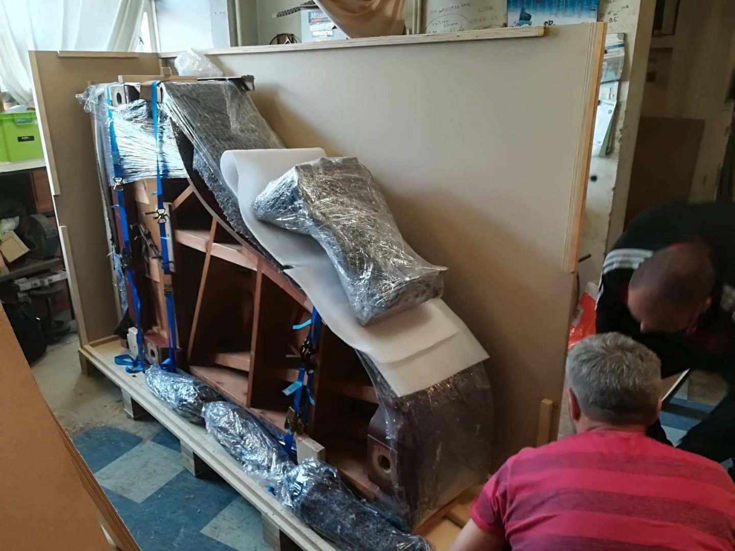Pedallyra und Beine werden abgebaut