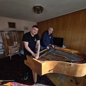 Piano disposal Lower Austria – the team during removal