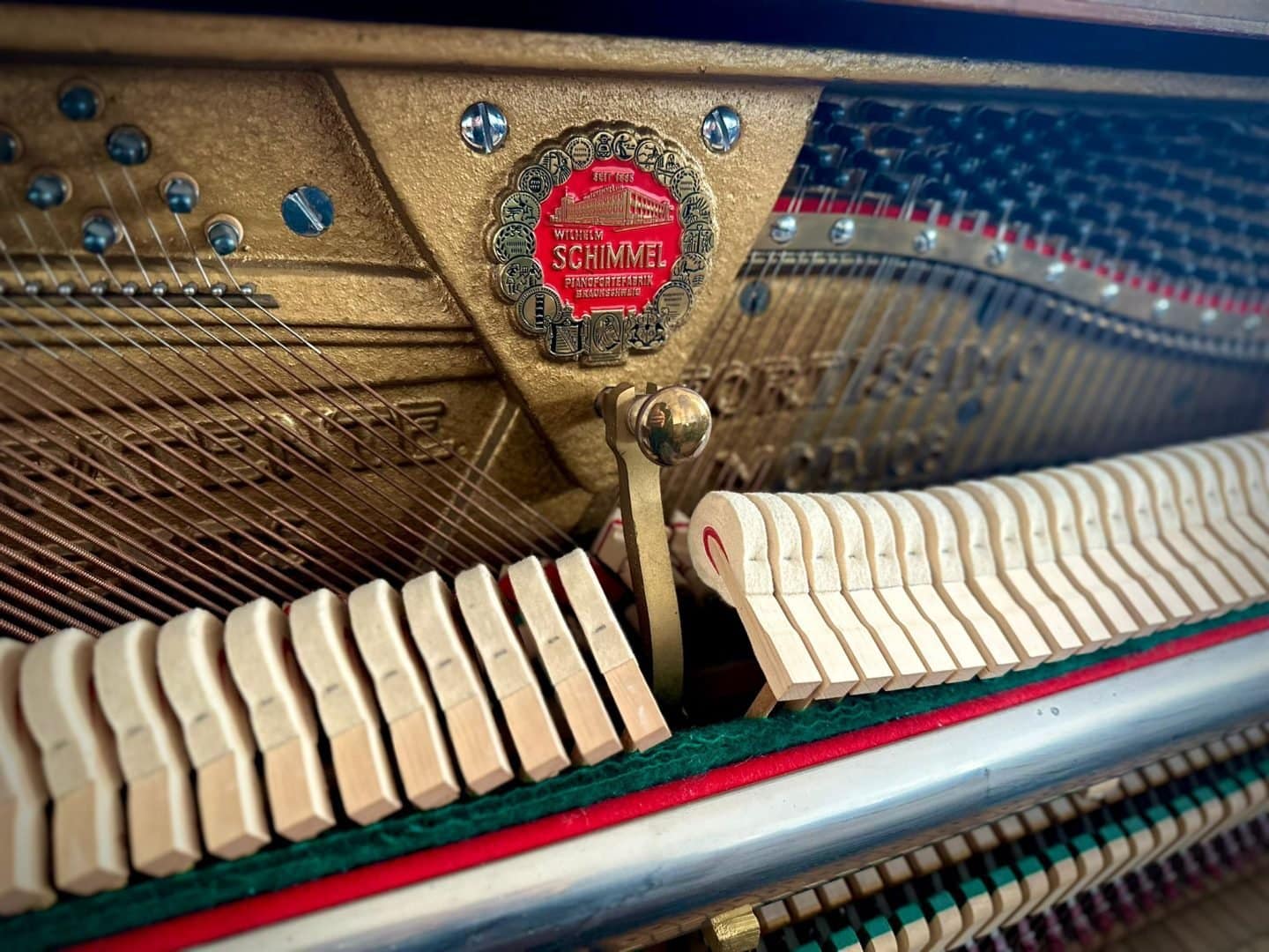 Mechanik eines Schimmel-Klaviers aus der Nähe