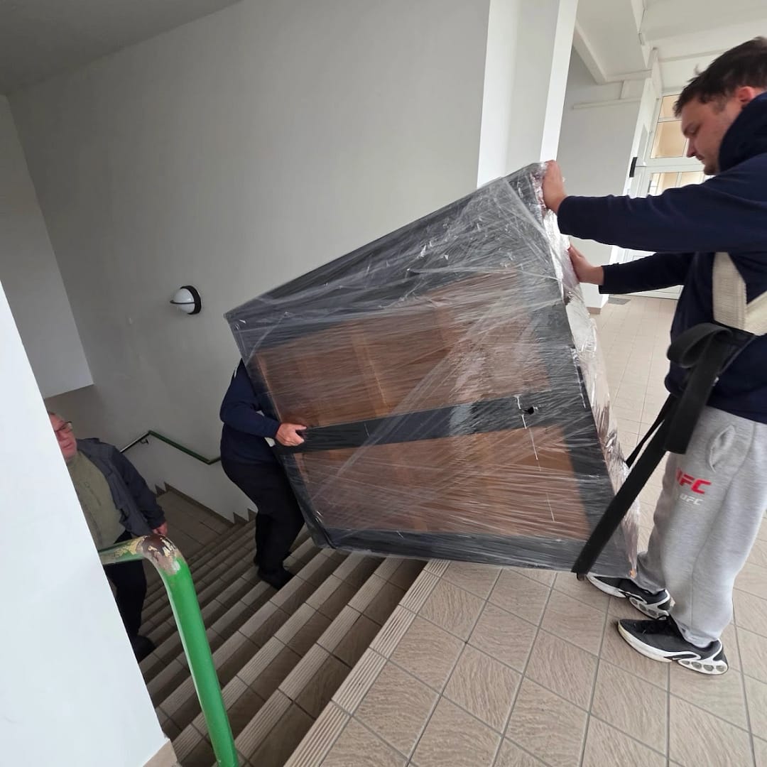 20251114_090839 Klavier umzug Niederösterreich