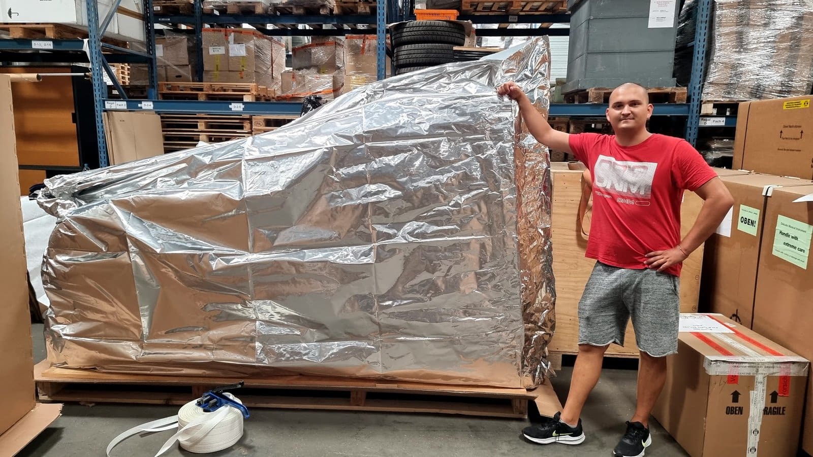 20210820_103656 Klaviertransport ins Ausland mit Schutzdecken und Spanngurten