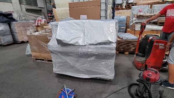 20210820_103428 Internationaler Klaviertransport mit gesicherten Tragewegen im Stiegenhaus