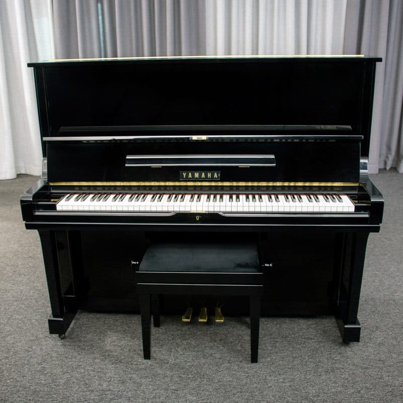 Gebrauchtes Klavier Yamaha UM