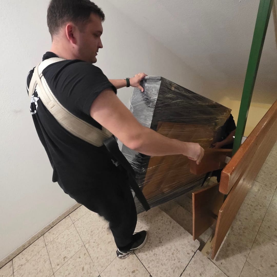 20251029_141415 Klaviertransport Österreich Linz